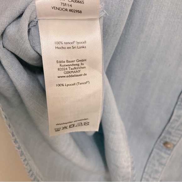 Eddie Bauer Sleeveless Button Up Top, Light Blue - Picture 8 of 8